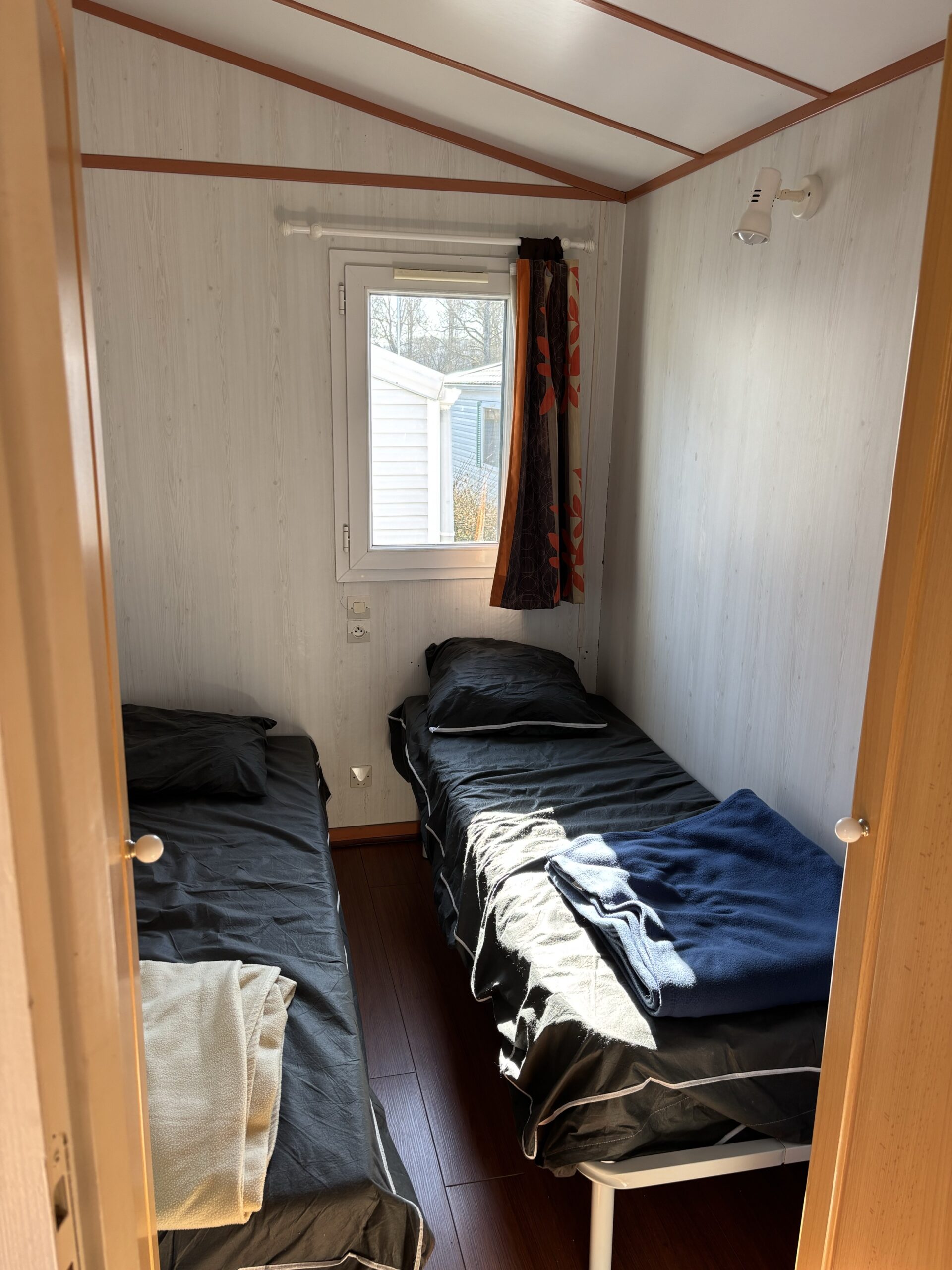 Photo d'une des chambres du mobil-home Rouge-gorge