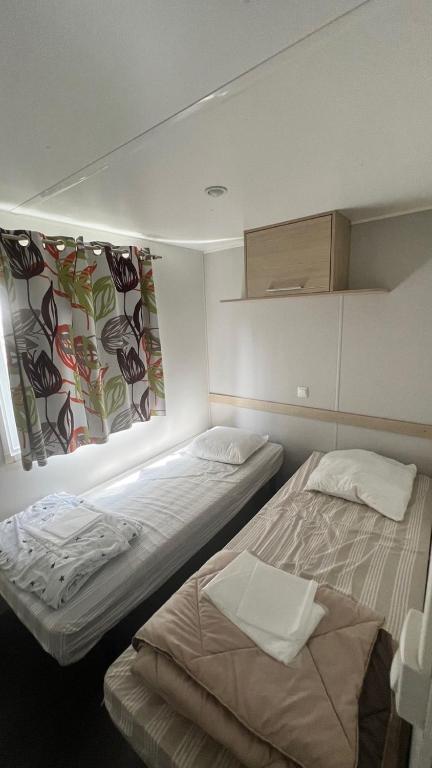 Photo d'une des chambres du mobil-home LE TEMP'O