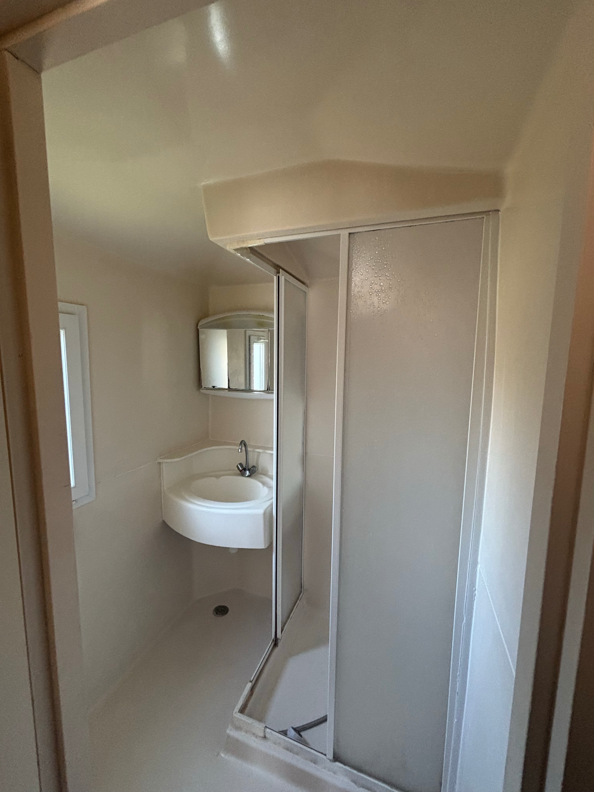 Photo de la salle de bain du mobil-home Rouge-gorge