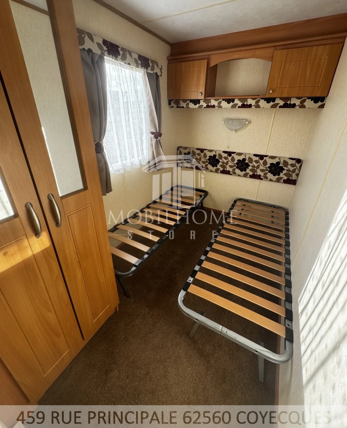 Photo d'une des chambres avec deux lits simples du mobil-home ABI BRISBANE