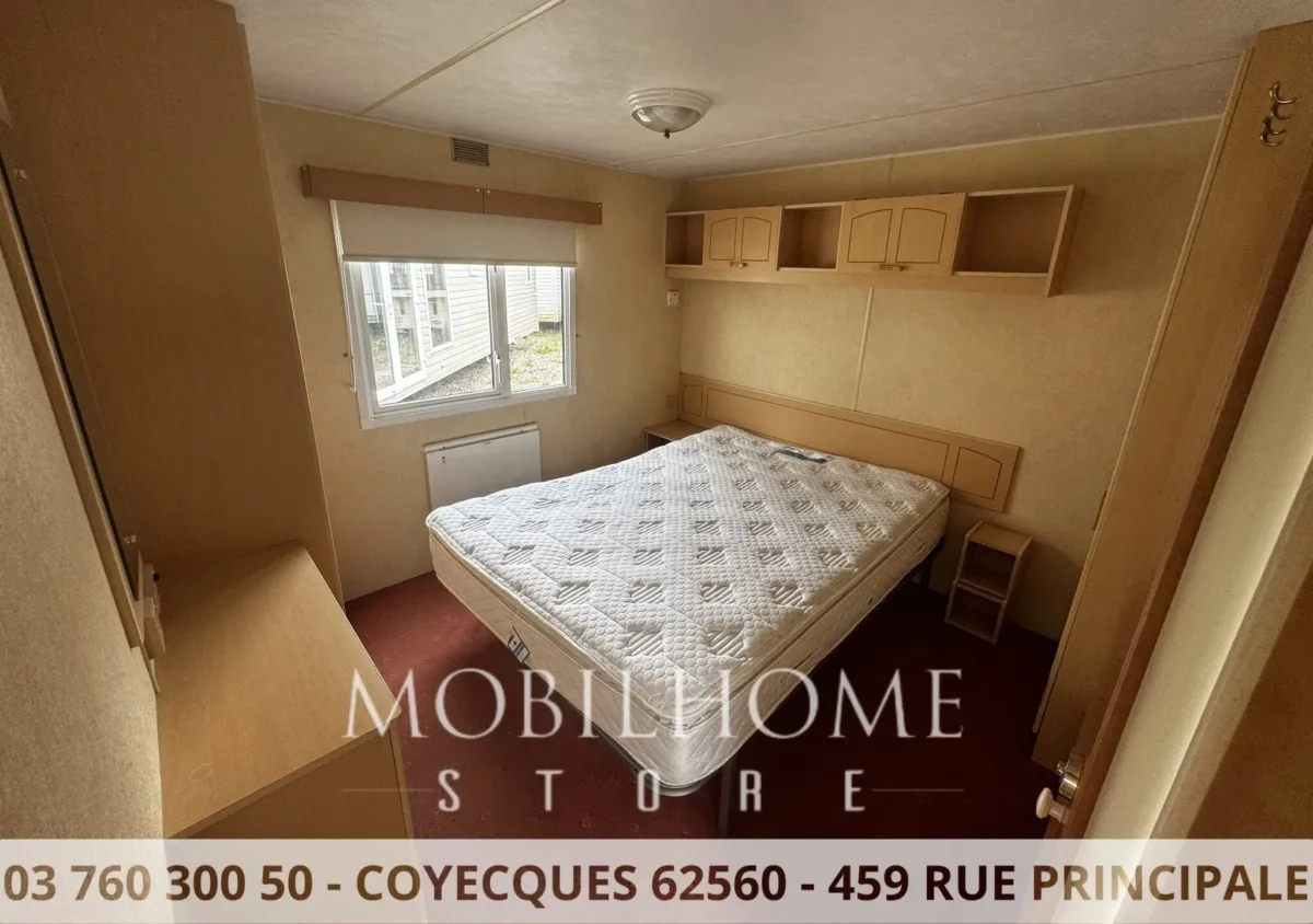 Photo d'une des chambres avec un lit double du mobil-home ATLAS OASIS