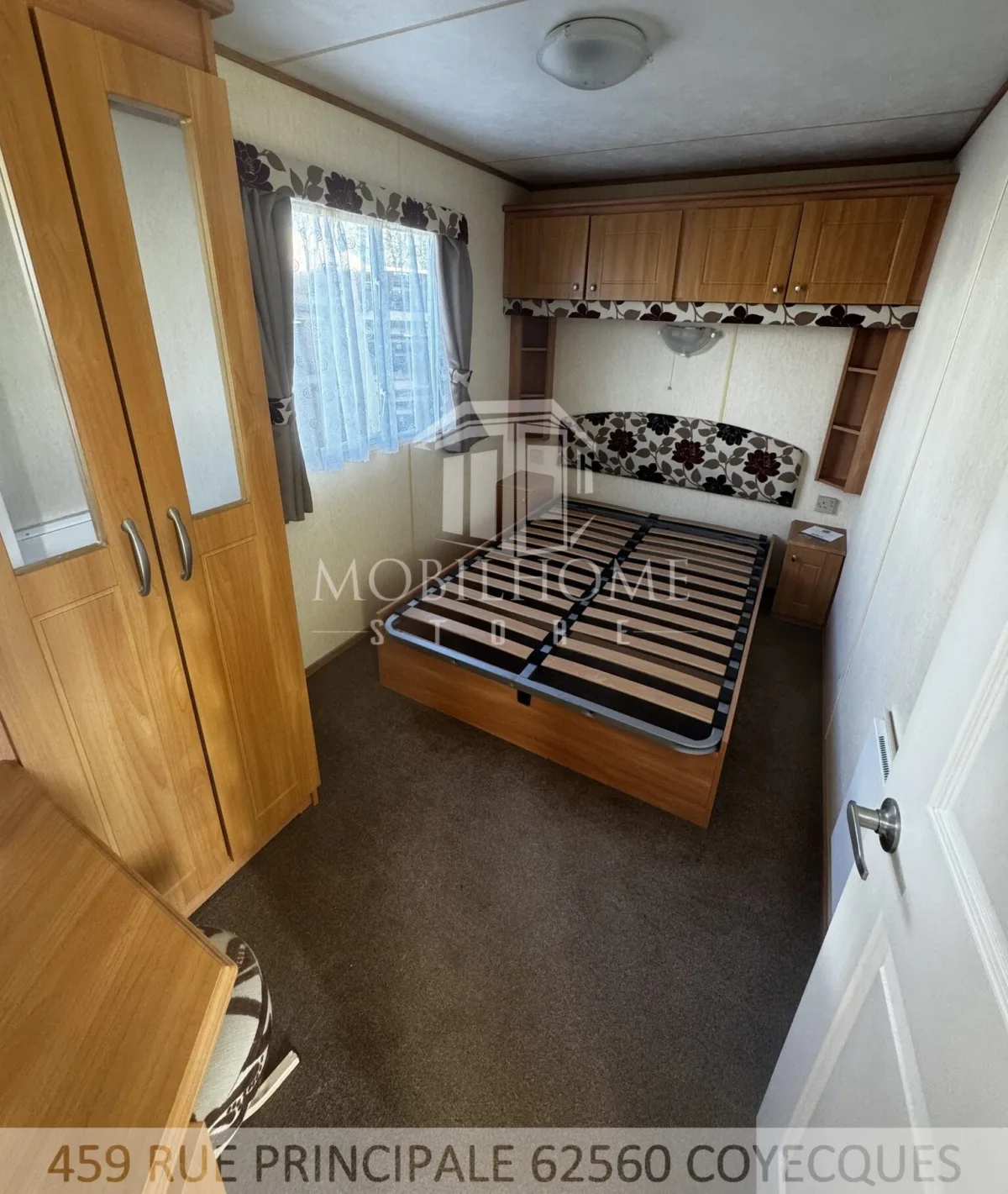 Photo d'une des chambres avec lit double du mobil-home ABI BRISBANE