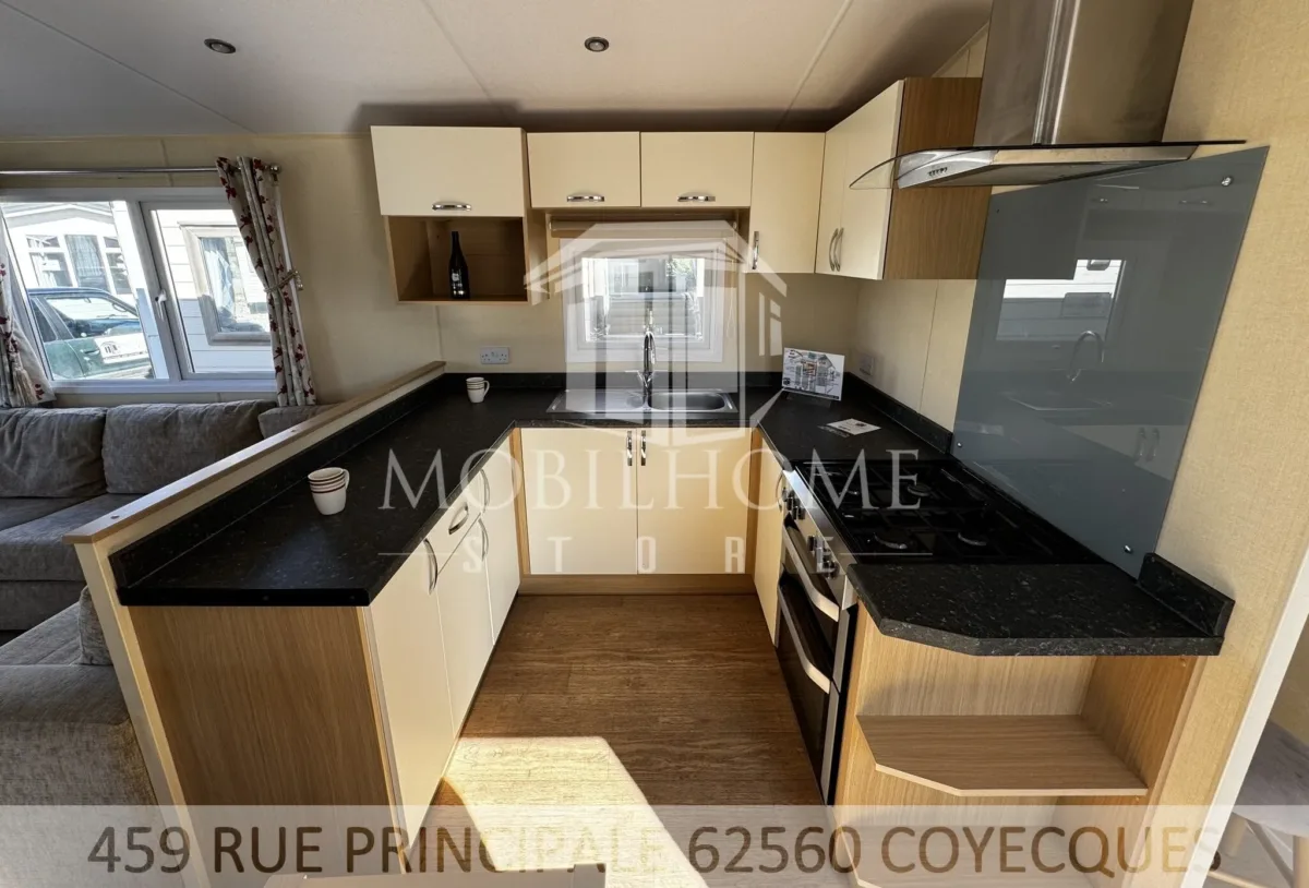 Deuxième photo de la cuisine du mobil-home REGAL REGENCY