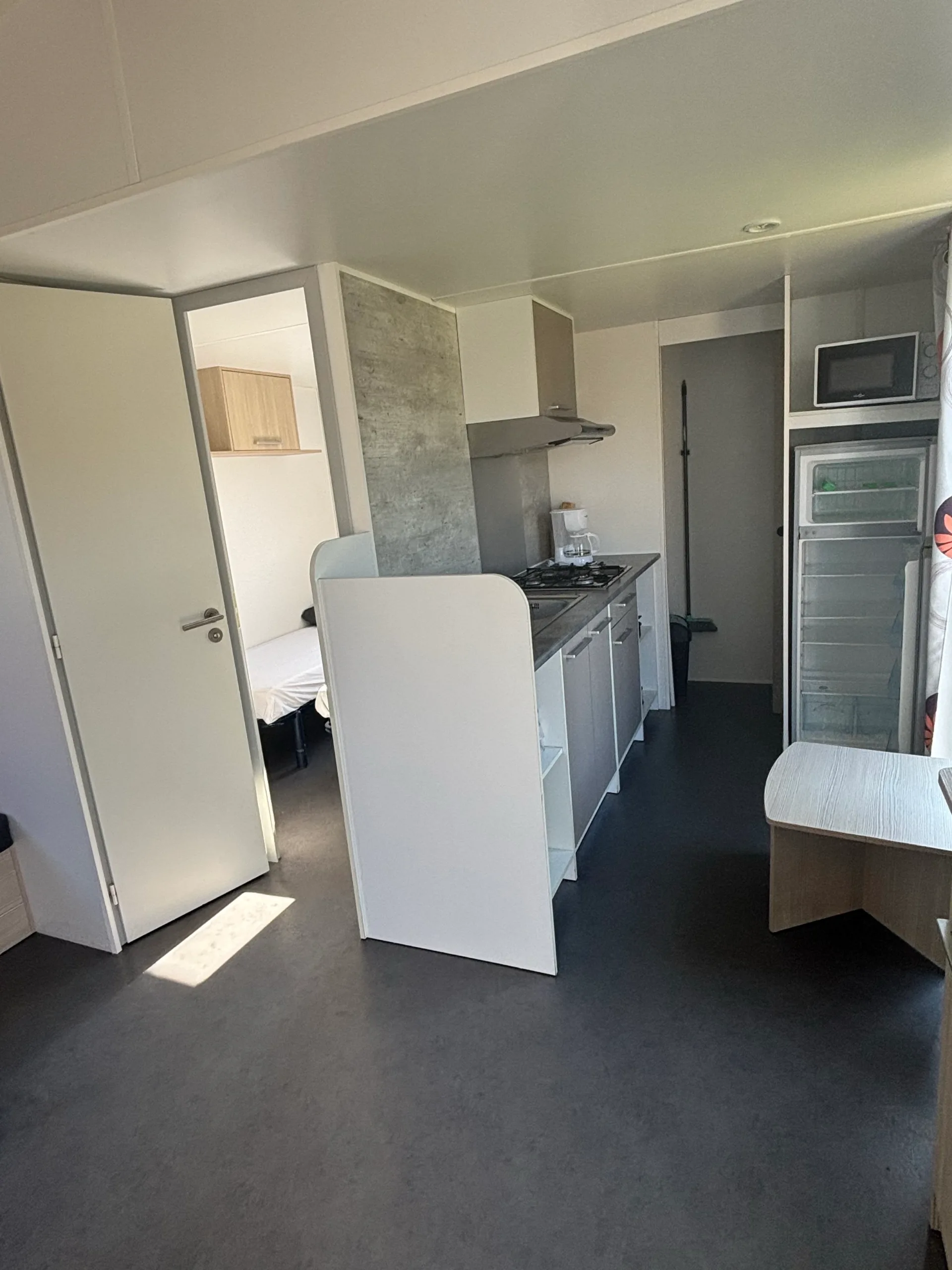Deuxième photo de la cuisine du mobil-home Héron