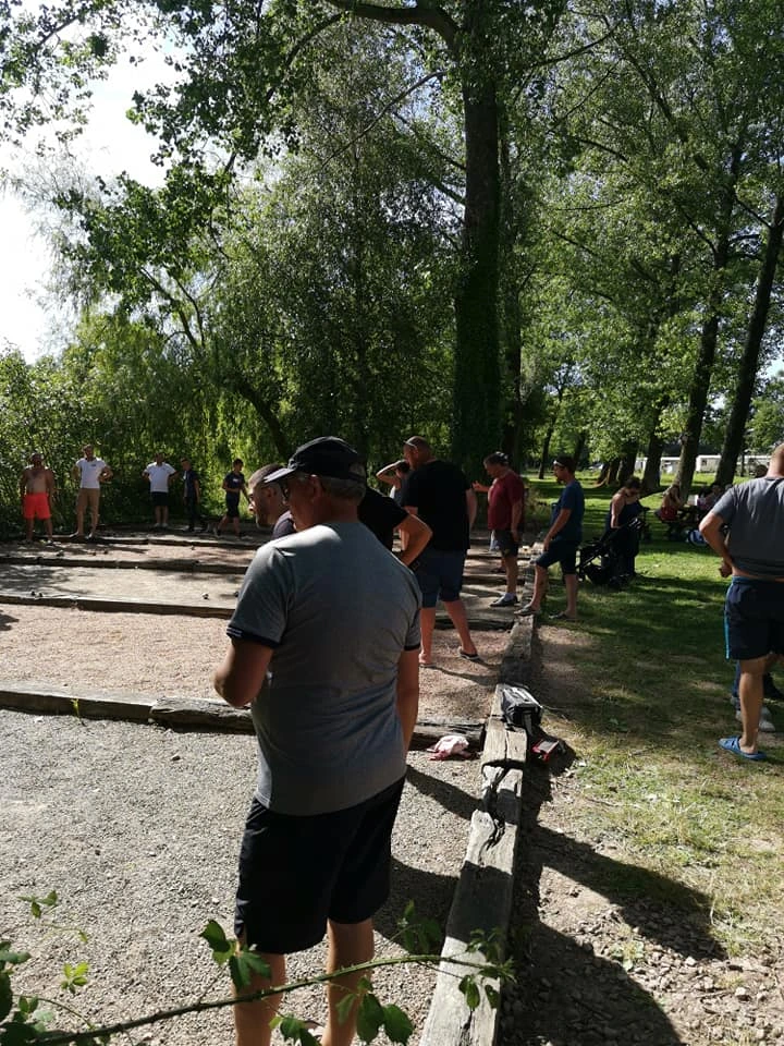 Photo d'une journée pétanque au camping de La Sensation