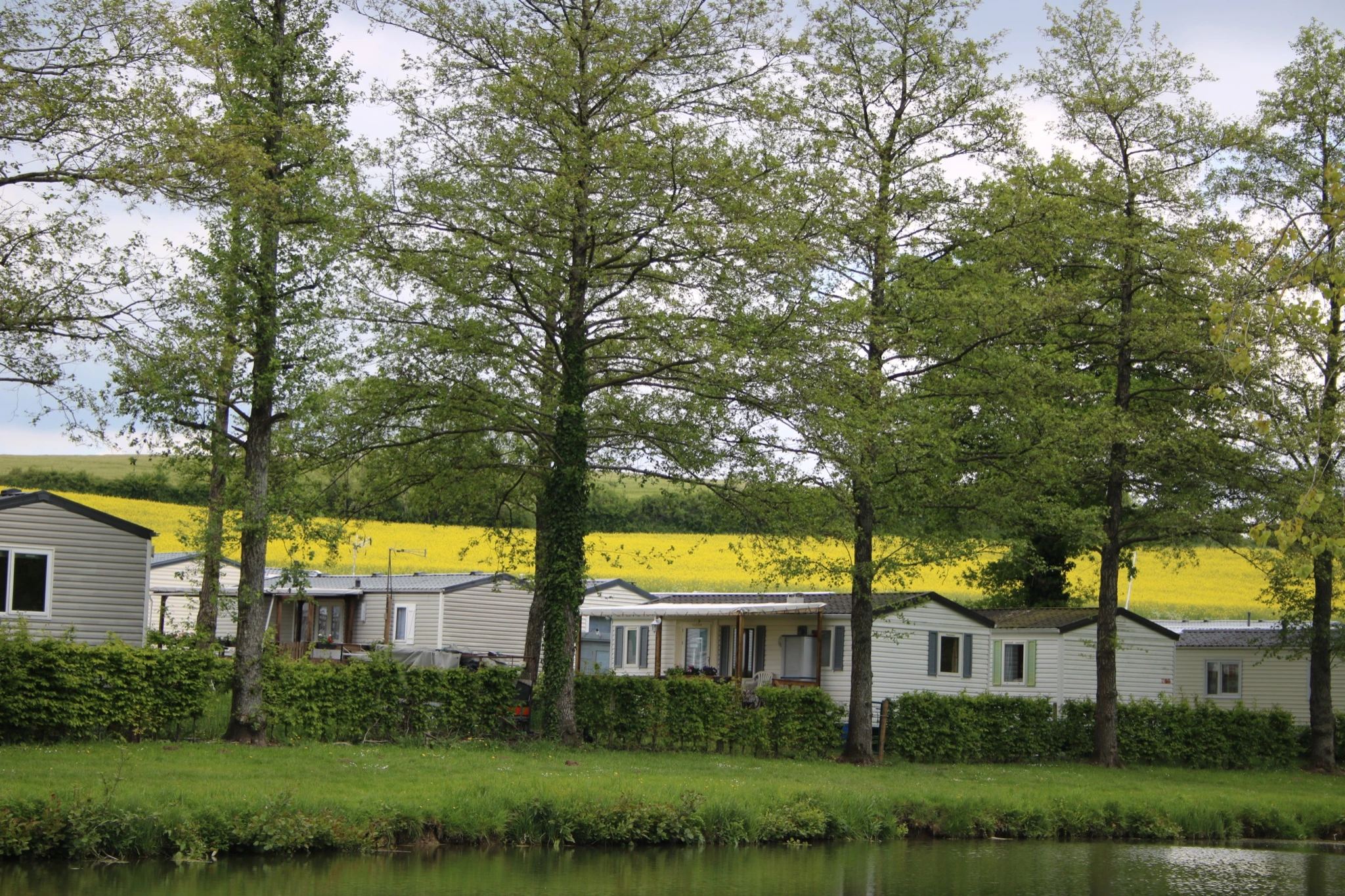 Photo donnant sur des mobil-homes au camping de La Sensation